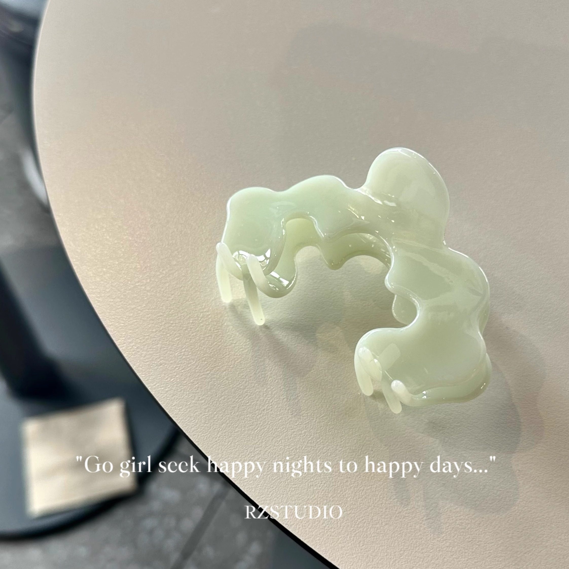 &ldquo;果冻牛油果&rdquo;奶绿色花瓣镂空抓夹 甜美盘发精致发抓