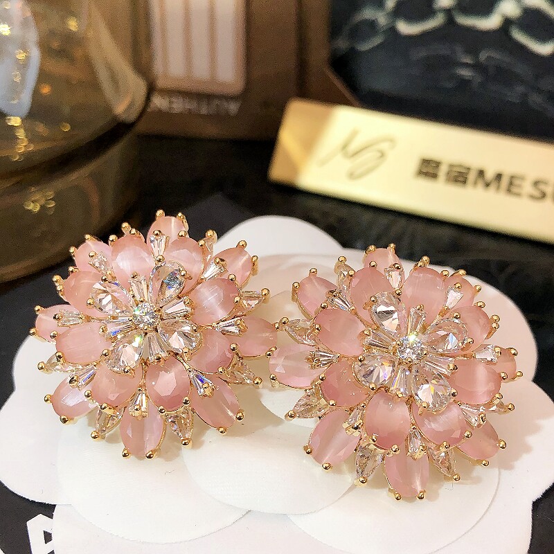 2025新款夸张立体不规则花瓣耳环