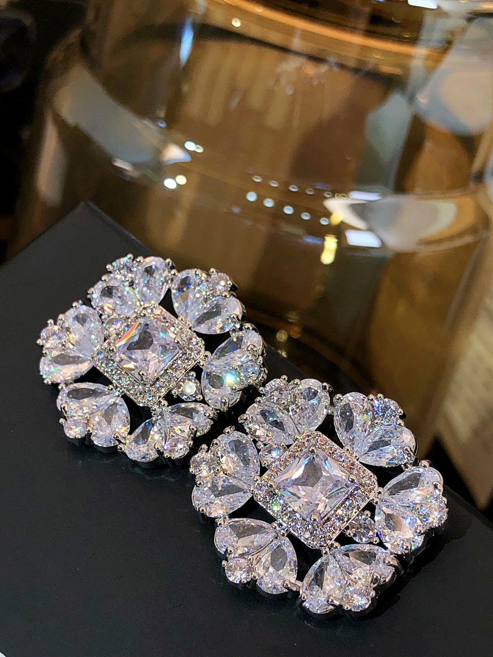 轻奢满钻花瓣耳环女小众高级感