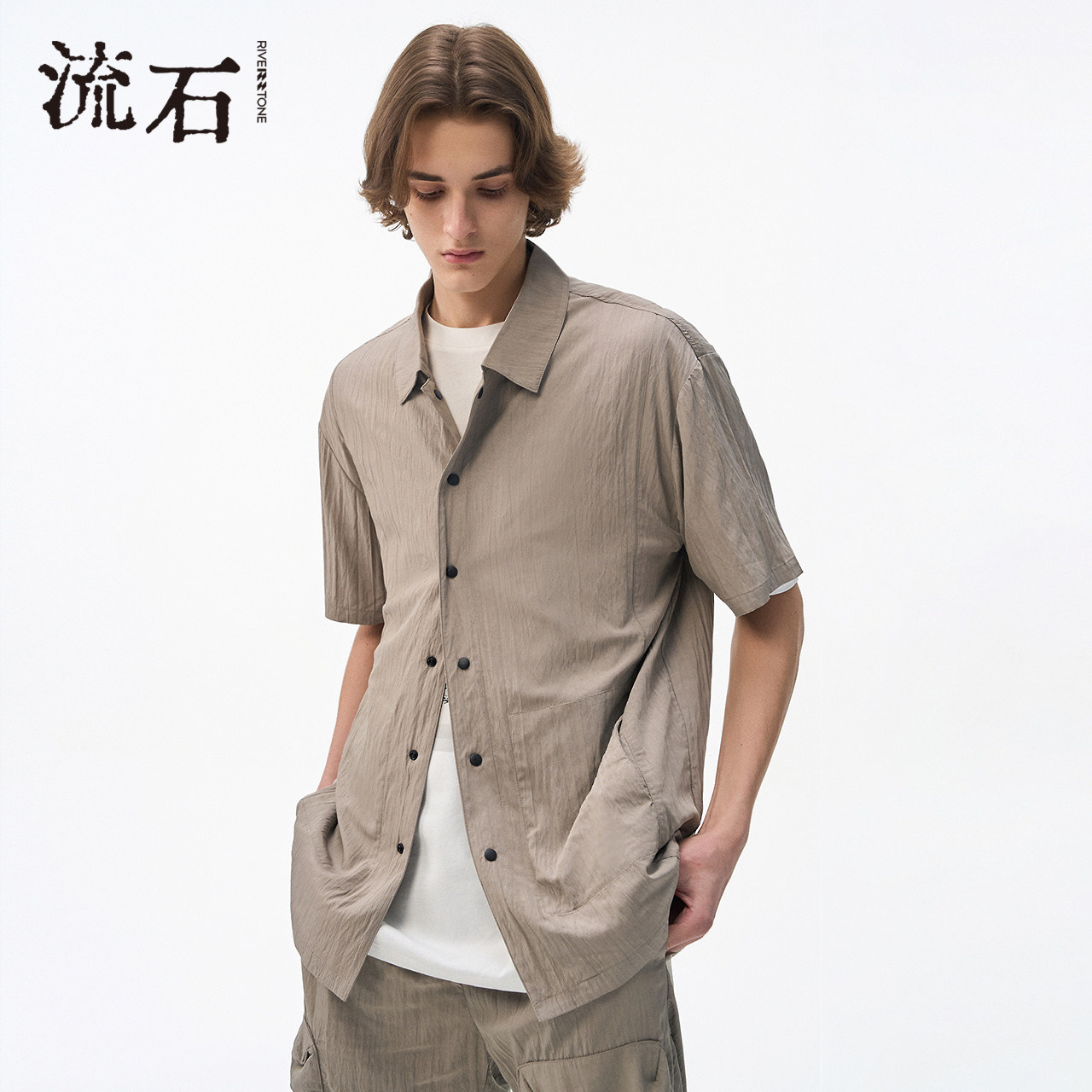 流石男装简约透气短袖衬衫2026年夏季新款男士个性慵懒透气衬衣潮