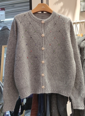 75166长袖圆领菱格子不对称钉珠针织开衫短外套毛衣早春新款女装