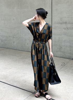 ALIN【汲品桑蚕丝】植物脏染棕绿棋盘格纹抽绳落肩袖v领连衣裙
