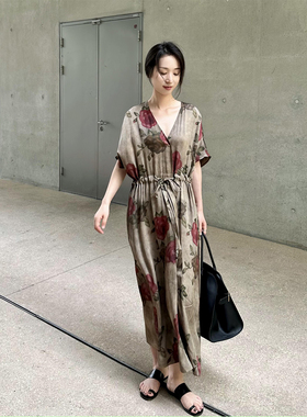 ALIN【汲品桑蚕丝】植物脏染古茶色玫瑰花抽绳落肩袖v领连衣裙