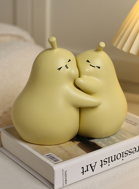 贝汉美抱抱梨景德镇陶瓷摆件可爱客厅520礼物送男友女生乔迁生日