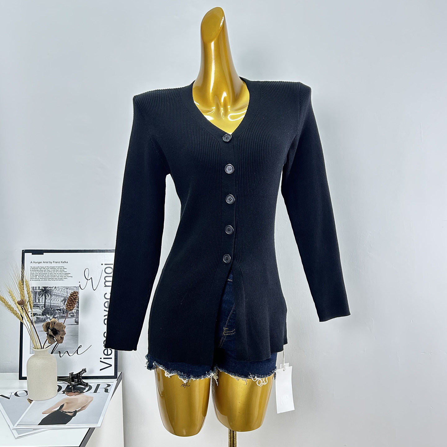 秋季设计感小众单排扣v领针织开衫女装气质长袖修身显瘦短款上衣