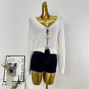 2025新款软糯仿貂绒针织开衫女春秋温柔风烫钻蝴蝶结V领毛衣外套