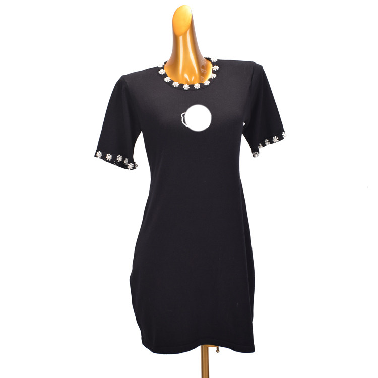 简约黑色短袖针织连衣裙女2025春款小个子法式气质圆领钉珠中长裙