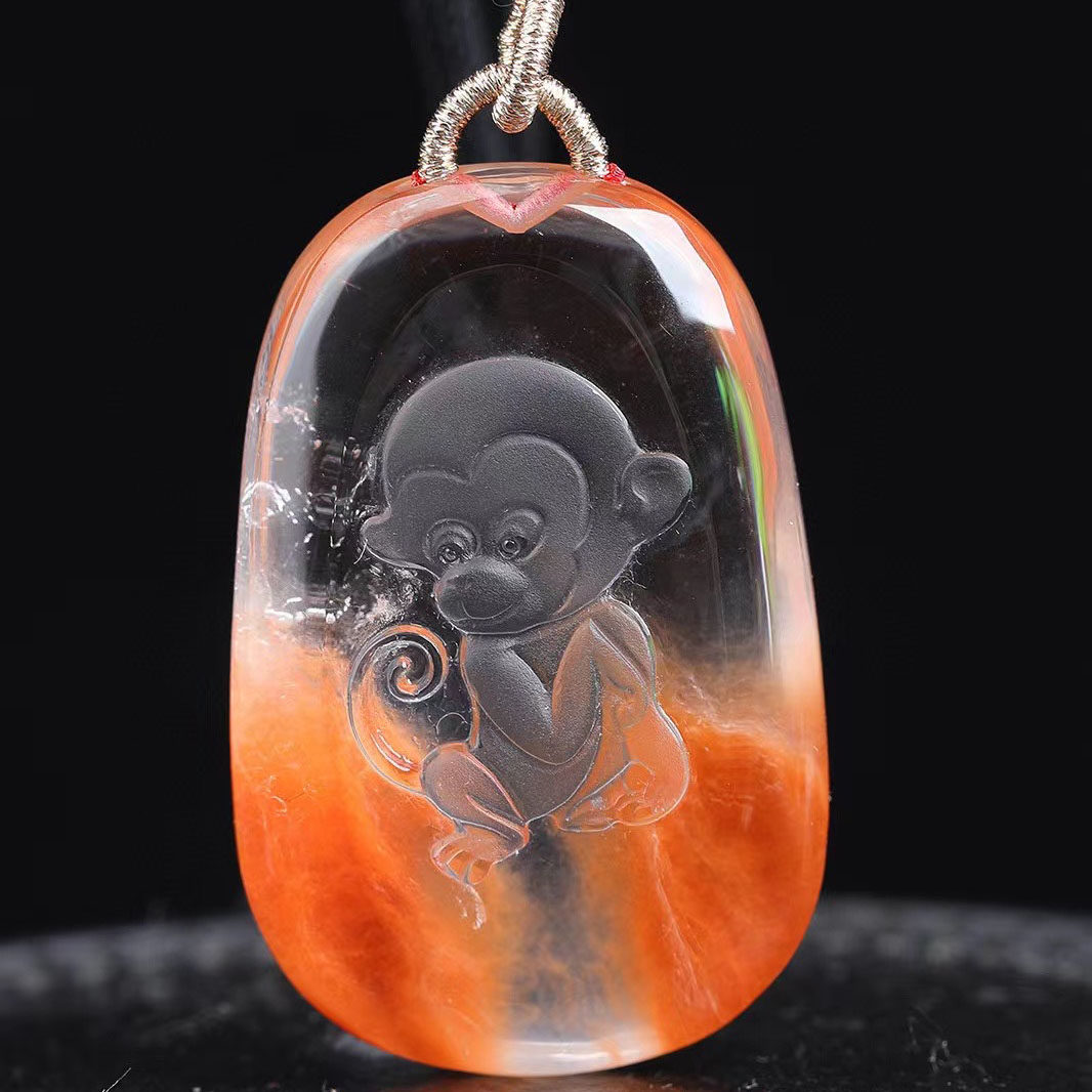 魅晶天然原矿水晶晶体通透红兔毛红水晶雕刻生肖猴子吊坠