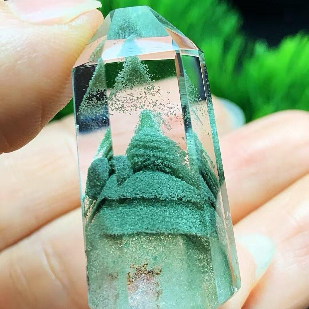 魅晶天然水晶晶体通透巴西全包裹绿幽灵千层金字塔随形吊坠