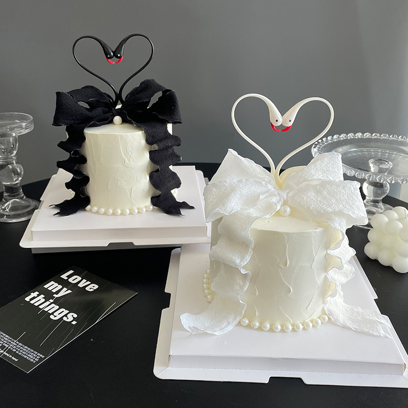 520情人节蛋糕装饰黑白天鹅摆件2025情侣告白女神生日丝带插件