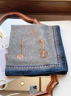 【金钥匙～130c m大方巾】质感满满提花丝羊毛围巾时髦灰百搭丝