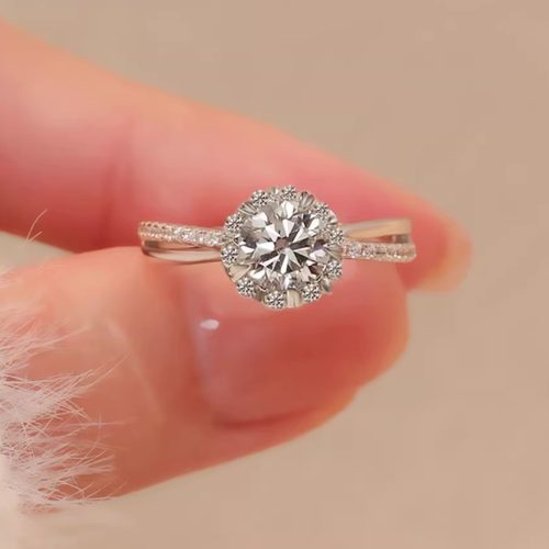 河南钻石商丘人工钻石初雪钻戒50分情侣订婚求结婚钻石戒指活口