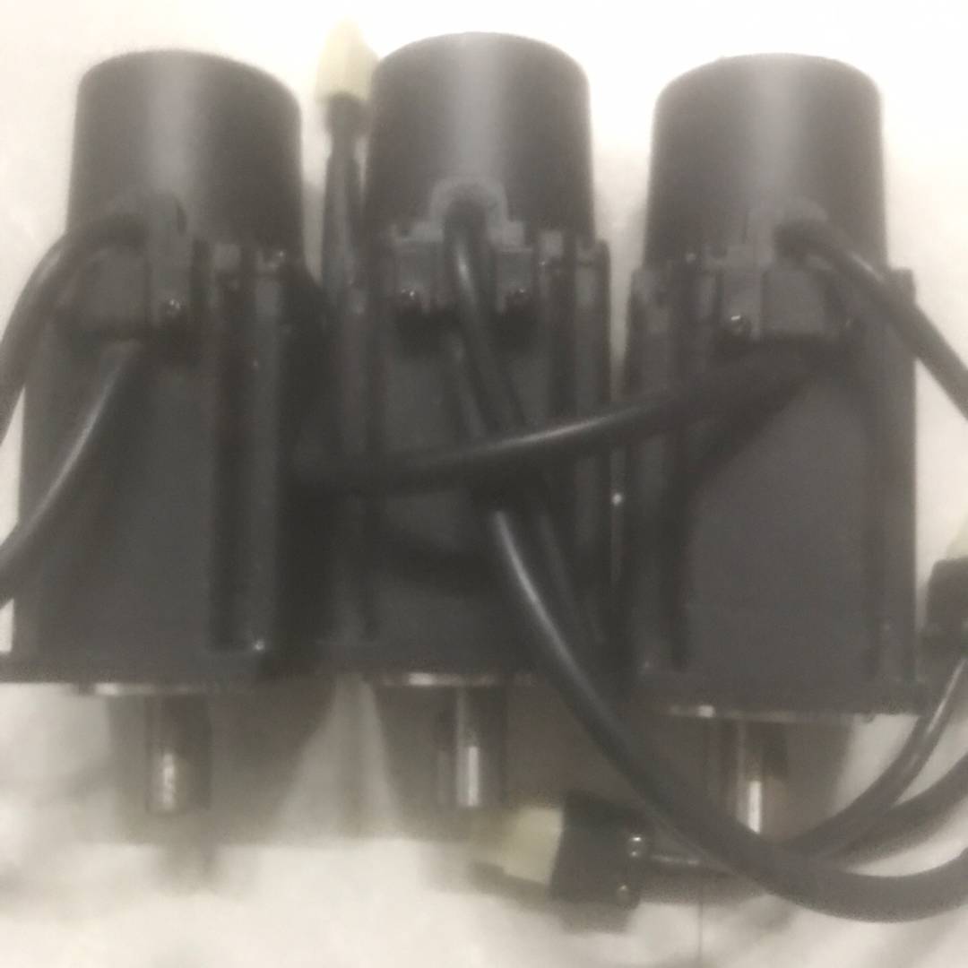 议价韩国400W3000转交流伺服电机FMACJ04-PB00，
