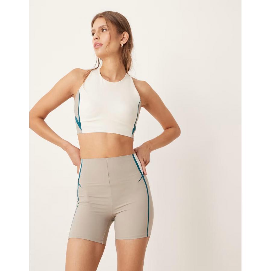 OYSHO 带内置文胸实用大方女健身运动背心 英国正品代购2025年秋