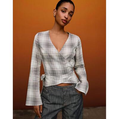 Bershka女格纹修身裹胸设计长袖上衣英国正品代购2026春深V领T恤