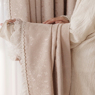 新款法式复古奶油风卧室遮光窗帘高精密立体浮雕提花布高级感客厅