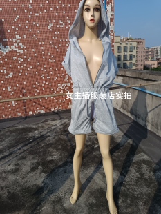 90cm衣长79 隐形拉链开档免脱胸围108cm腰围56 开档连体裤 女短裤