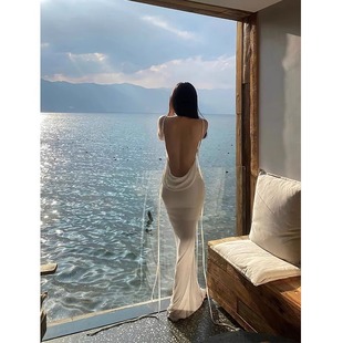纯欲性感辣妹白色吊带连衣裙沙滩裙高级感露背超仙海边度假长裙女