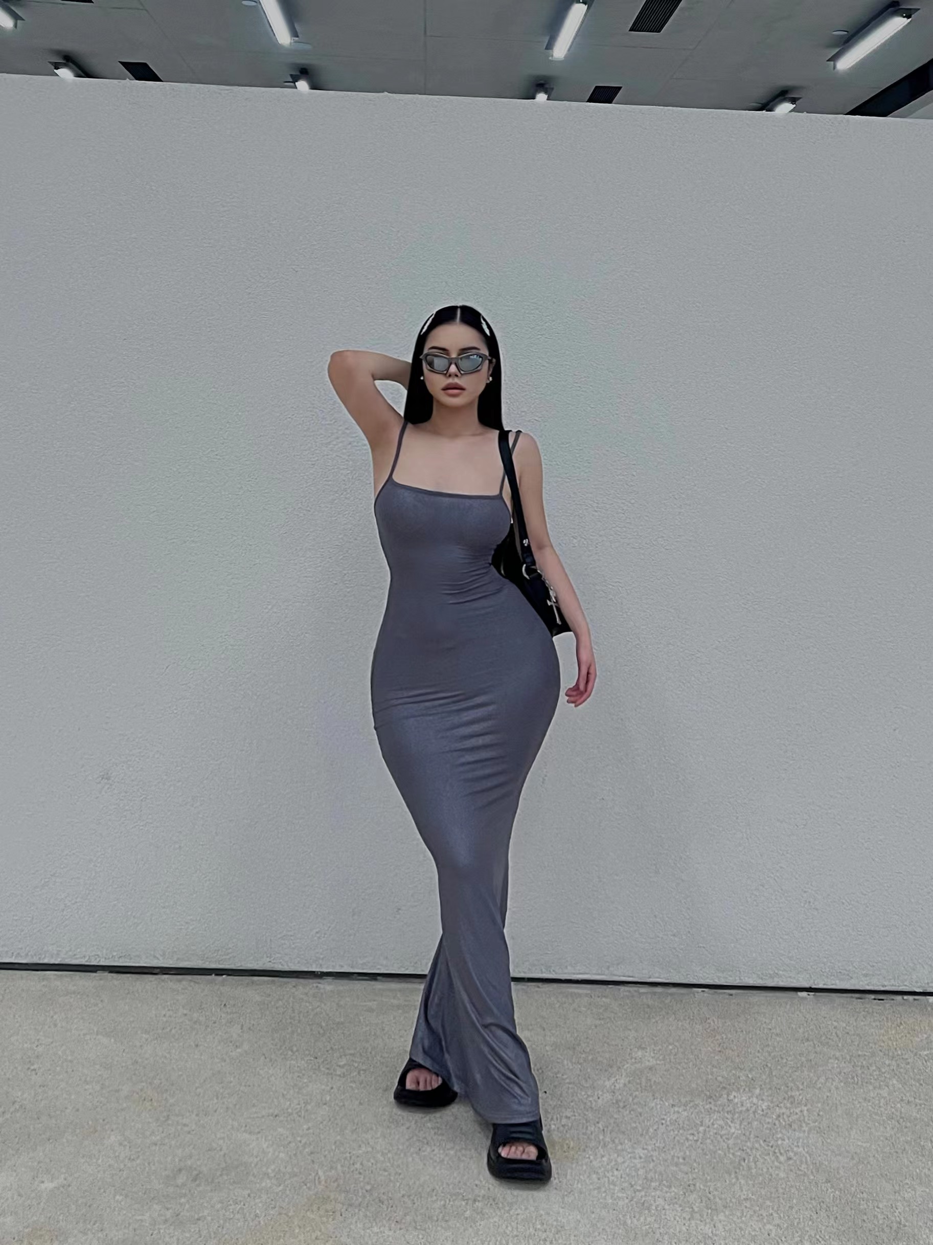 synezs性感欧美辣妹纯色烫银闪修身显瘦收腰包臀吊带连衣裙长裙