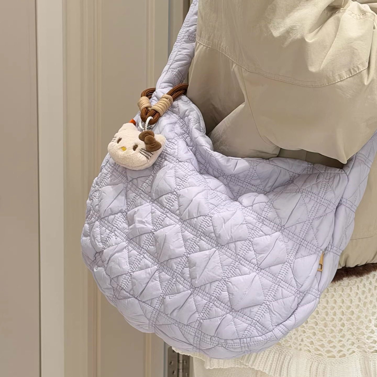 韩版简约云朵饺子包女高颜值小众设计大容量学生百搭斜挎包手提包