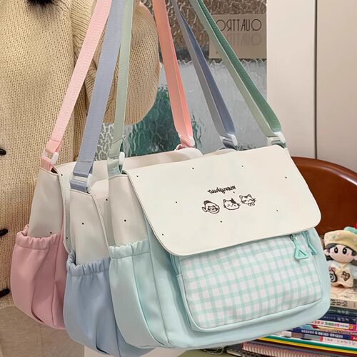 日系可爱少女邮差包包女百搭休闲帆布包大容量学生上课单肩斜挎包 - 封面