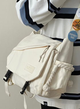 日系ins复古港风斜挎包女 简约百搭学生大容量邮差包男单肩背包潮