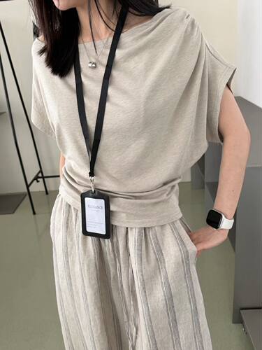 简约基础款一字肩斜肩短袖T恤女夏季新款休闲百搭辣妹个性上衣