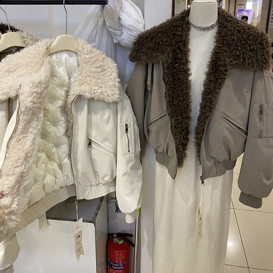 羊羔毛大翻领派克服女保暖羽绒服