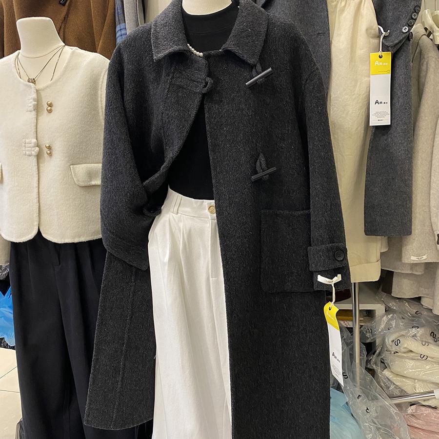 法式小翻领纯色简约高品质羊绒大衣女装冬新款两粒扣大口袋气质款