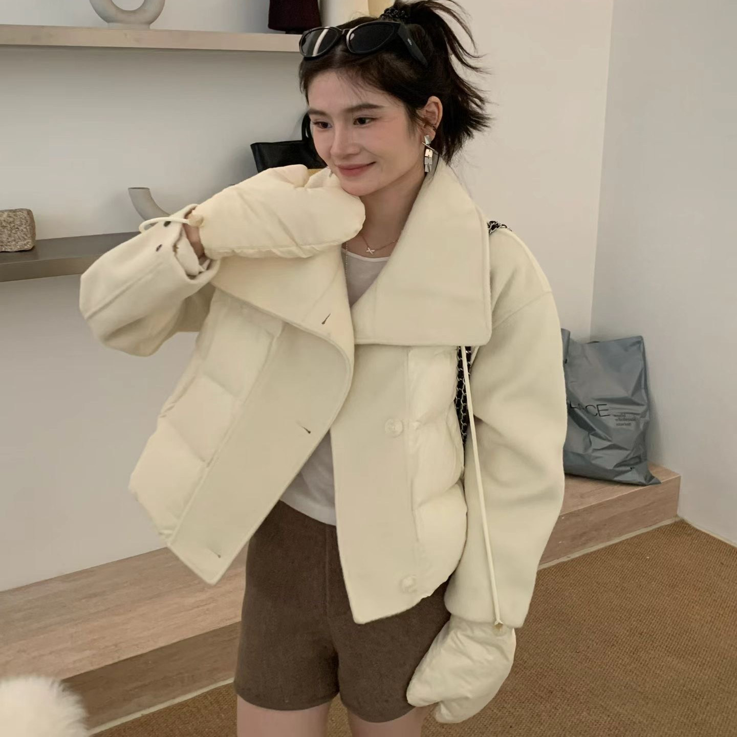 手套款拼接翻领白色羽绒服女冬季短款洋气时髦加厚90白鸭绒外套