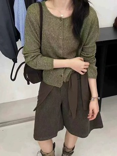 圓領簡約顯瘦高品質山羊絨針織開衫 上衣微笑領松弛感綠色 新款 秋季