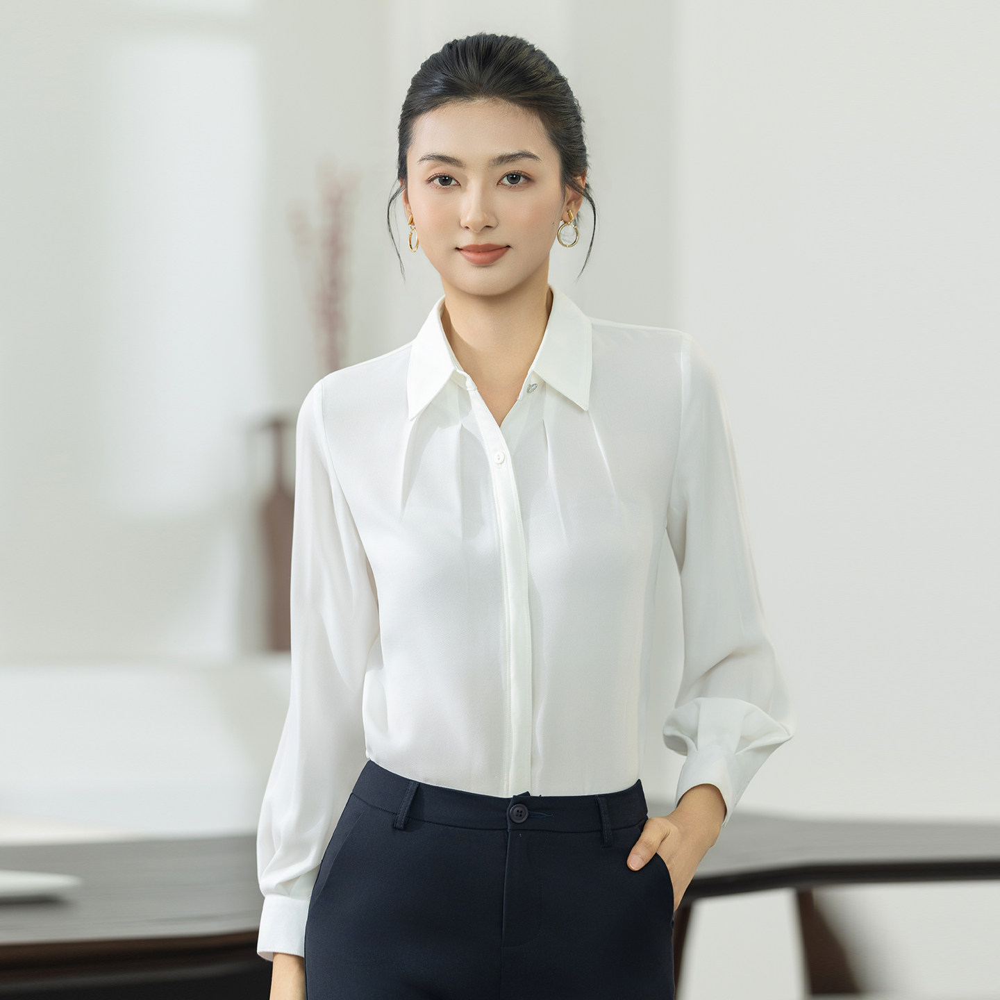 白色雪纺翻领长袖职业衬衫女