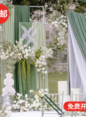 森系布置婚庆绿色牛奶丝吊顶装饰小预算户外草坪婚礼背景纱幔布艺