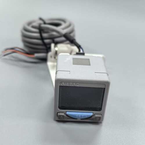 亚德客数显表压力开关 DPHN2-01020全新没包装 18--议价商品