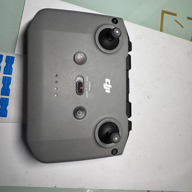 DJI C5遥控器。成色还可以，有点使用痕迹，按键摇杆正--议价商品