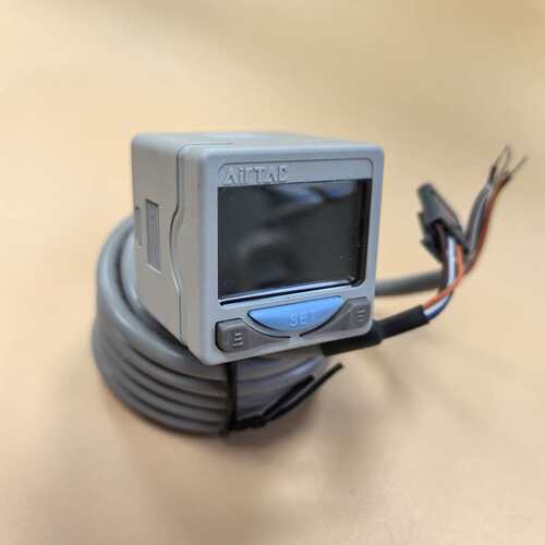 【亚德客压力传感器 DPHN2-01020 现货292个--议价商品