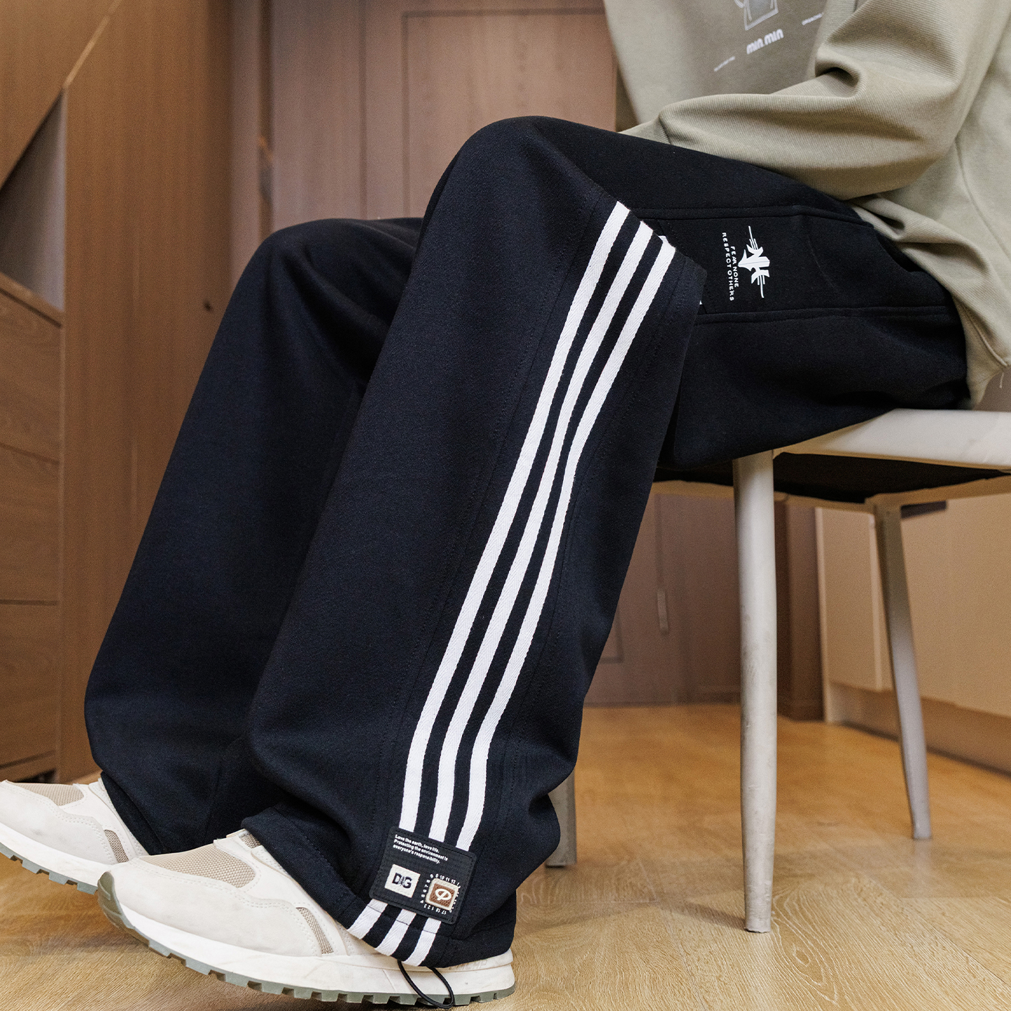 春秋季长裤子男孩13初中学生14潮流直筒裤15岁青少年大童运动卫裤