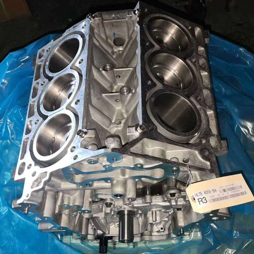 进口福特 猛禽 F150 6.2L 发动机缸盖 中缸盖 中缸缸盖