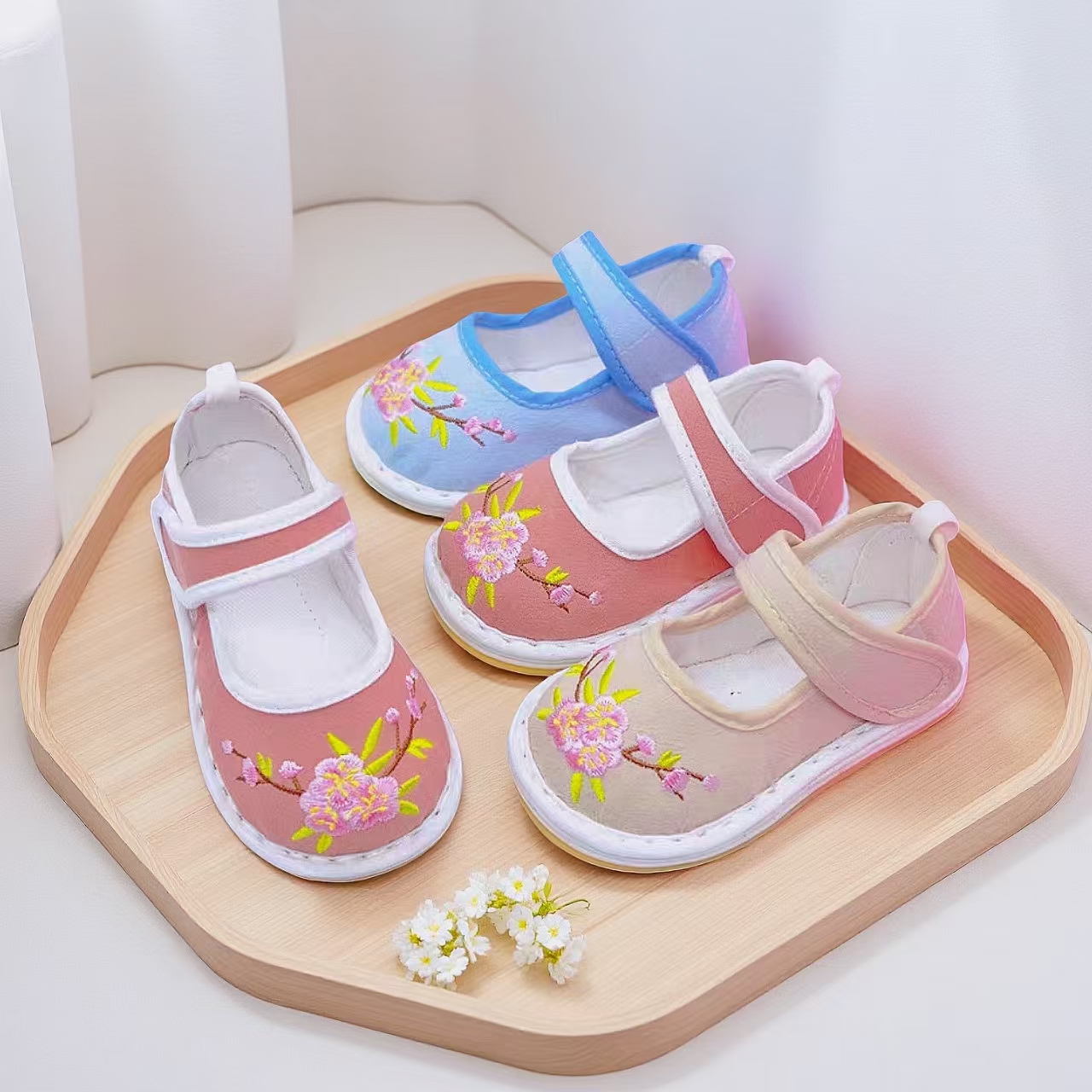 女孩宝宝儿童千层底透气绣花布鞋