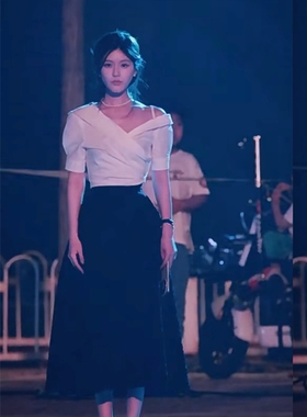 BOOMLIMIT露思系 法式露肩设计感白色衬衫黑色浮雕法式复古半裙