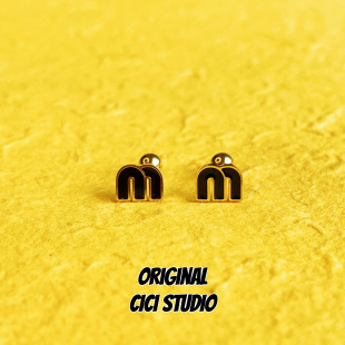 CICI 小巧高级感耳钉 STUDIO小众设计M字母耳钉女简约时尚