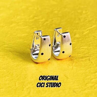 CICI STUDIO小众高级感耳钉女金属银拉丝黑色波点时髦冷淡风耳饰