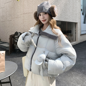 2025 新款流行挂饰蓝呼呼羽绒服女 B127A-8034-P325K488图片