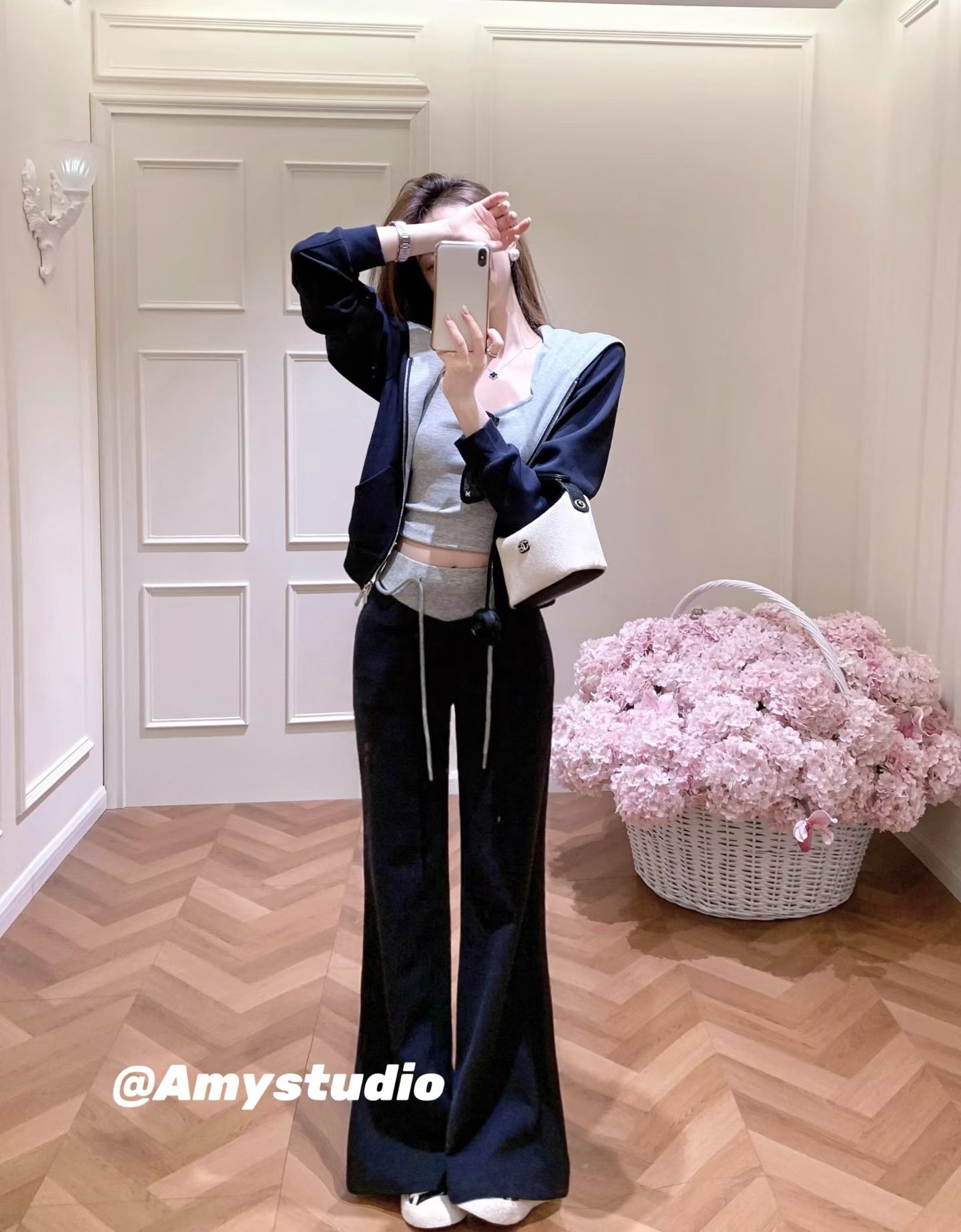 艾米Amy秋季新款纯欲套装女运动休闲拼色连帽外套搭微喇裤三件套