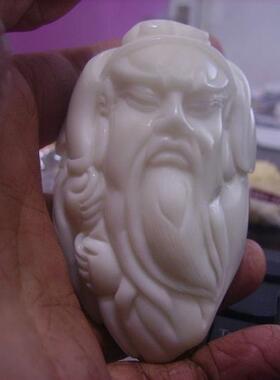 象牙果关公雕刻件纯手工雕刻
