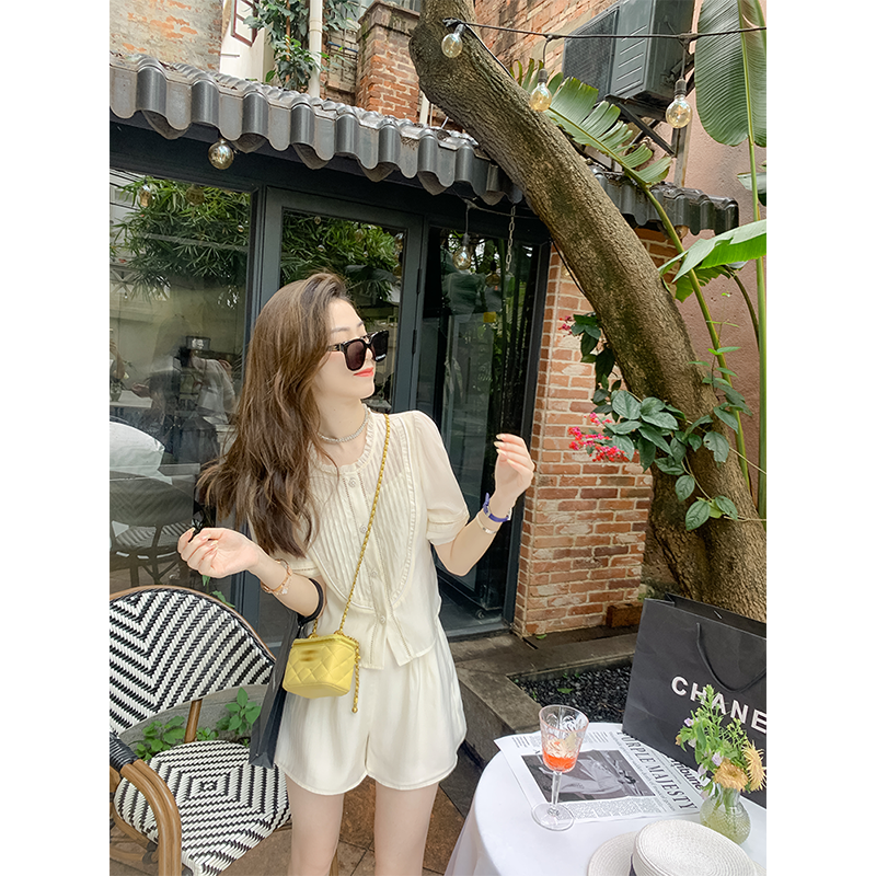 鱼兔子的兔子欧根纱套装女气质压褶两件套2023年夏季高腰短裤套装