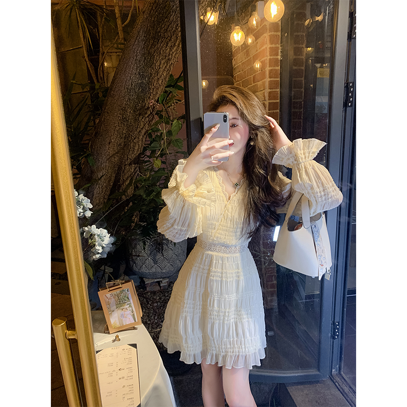 鱼兔子的兔子雪纺连衣裙女2023年新款秋季法式温柔v领长袖a字短裙