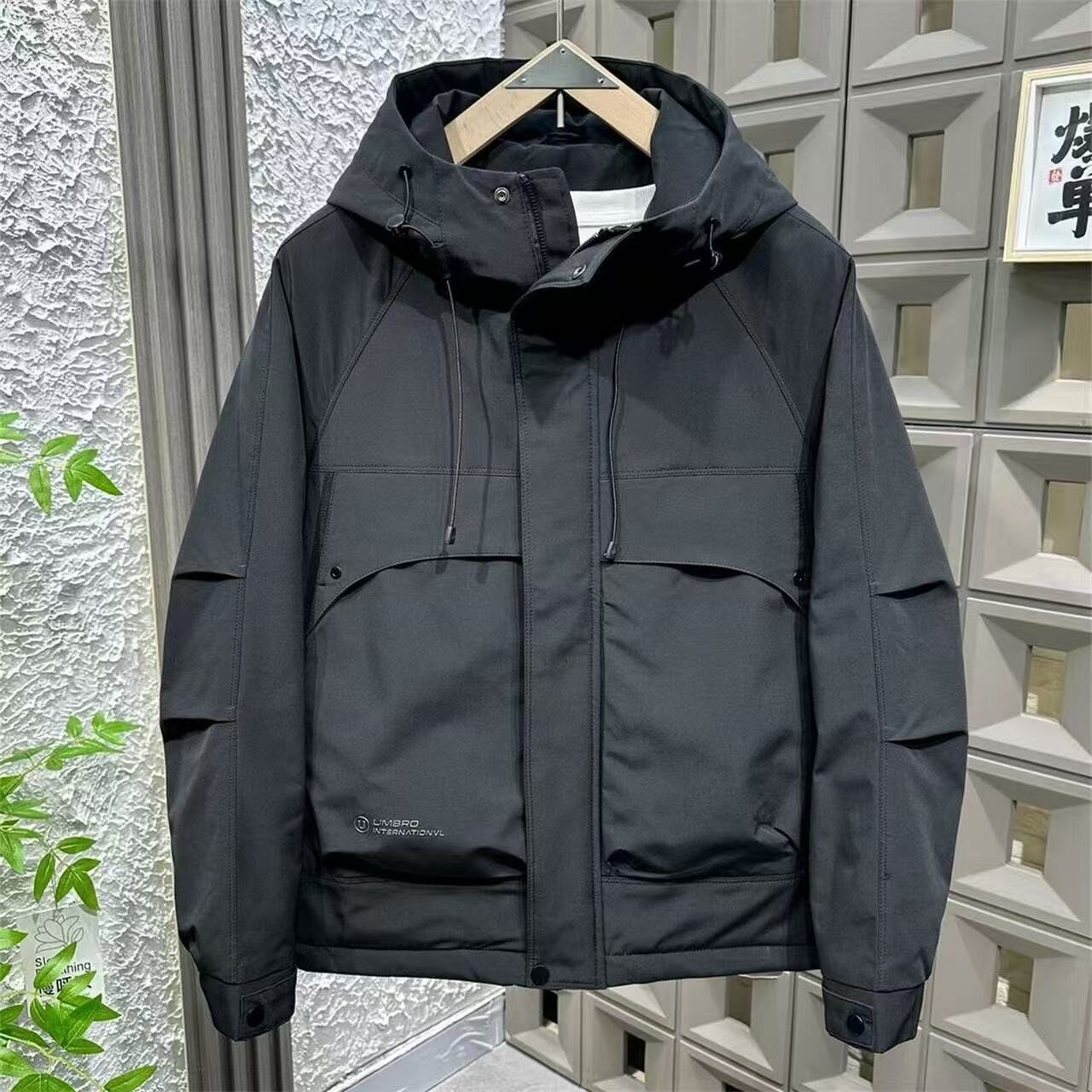 防风多口袋连帽工装夹克男青年