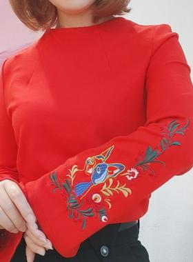 朵以复古小半领典雅时尚气质长微喇绣花袖针织衫T恤女32YD337070