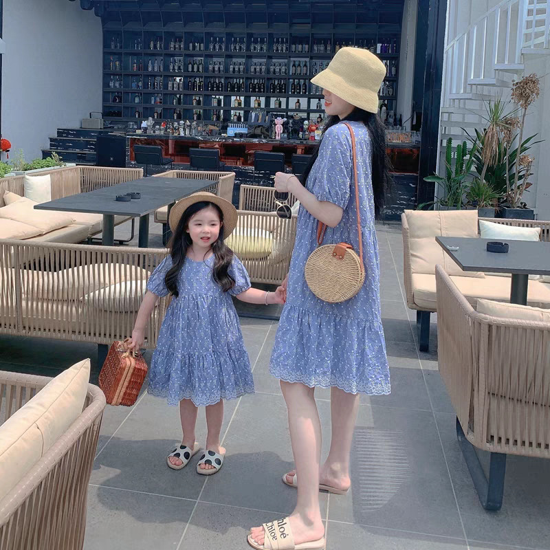 亲子装短袖连衣裙2024夏季新款高端刺绣镂空纯棉中长款母女装裙子